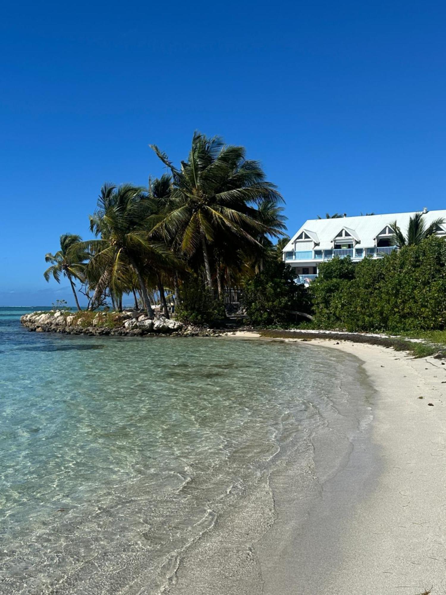 Unique : Pieds Dans L'Eau Face Au Lagon Sainte-Anne  Exterior photo
